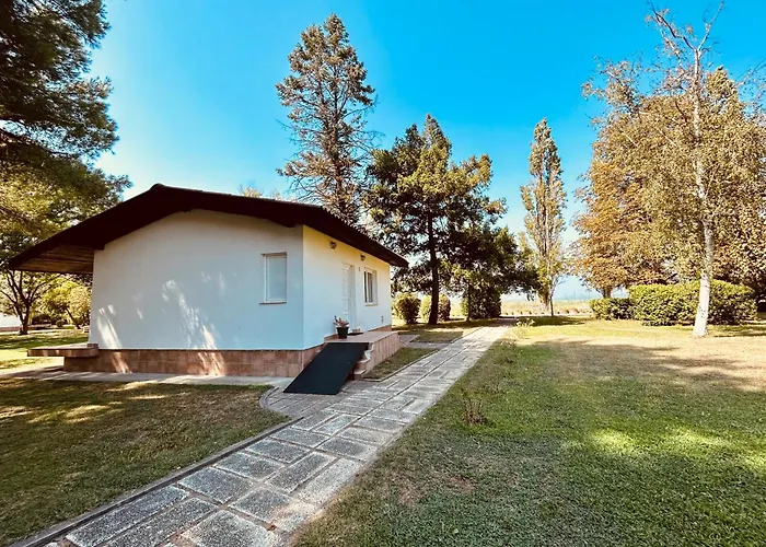 Fuk-Tak\'S Bungalow
